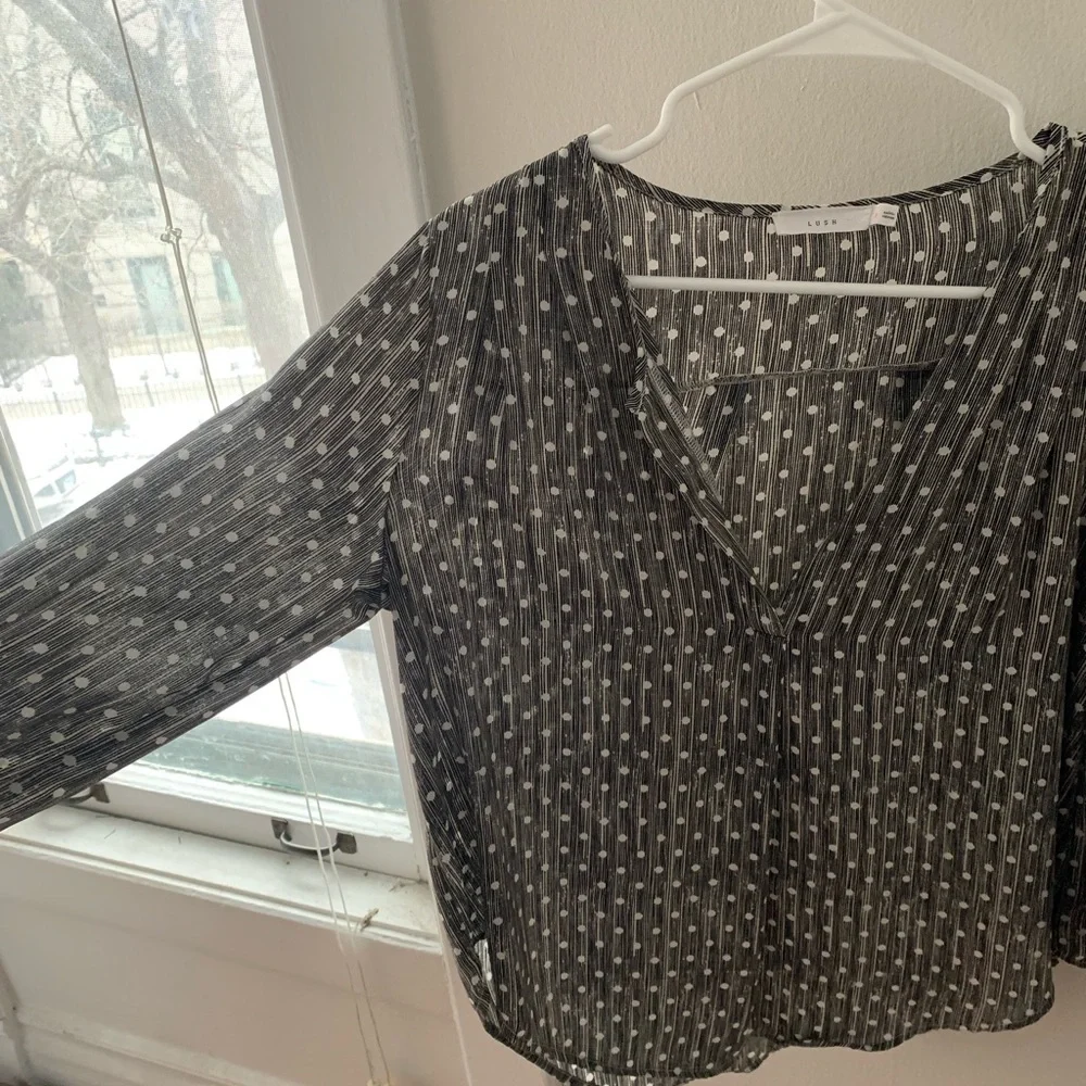 Women’s blouse size medium from Nordstrom’s - Picture 5 of 7